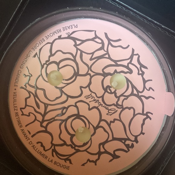 Victoria Secret Candle - Picture 2 of 2